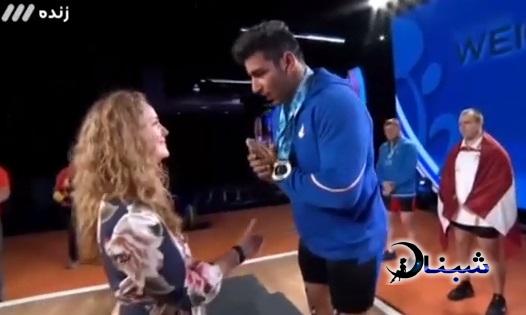 فیلم دست ندادن علی هاشمی به زن اهدا کننده مدال طلا