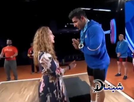 فیلم دست ندادن علی هاشمی به زن اهدا کننده مدال طلا